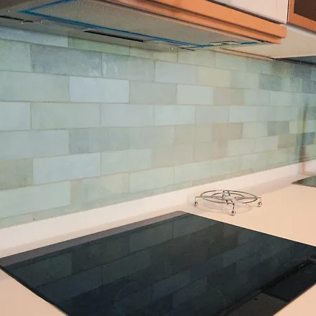 New In By People & Places סליאמה