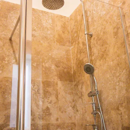 Appartement New In By People & Places Sliema