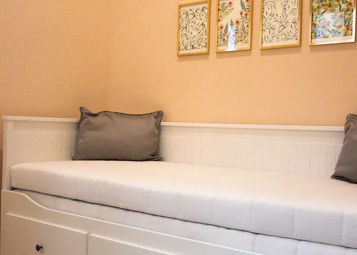 Charming In By People & Places 斯利马